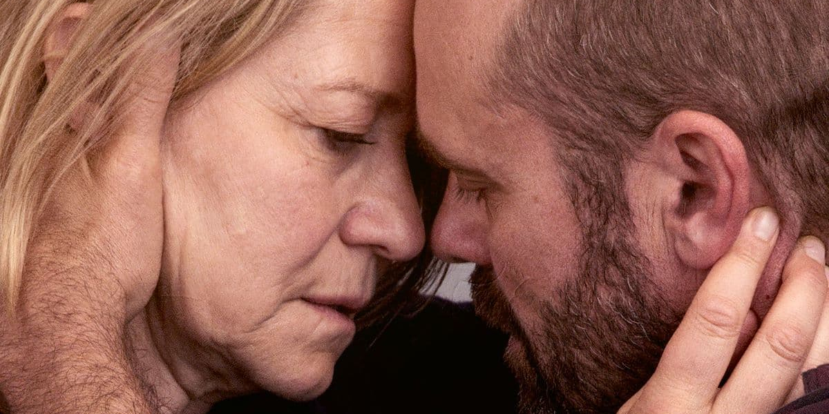 Man en vrouw met hoofden tegen elkaar