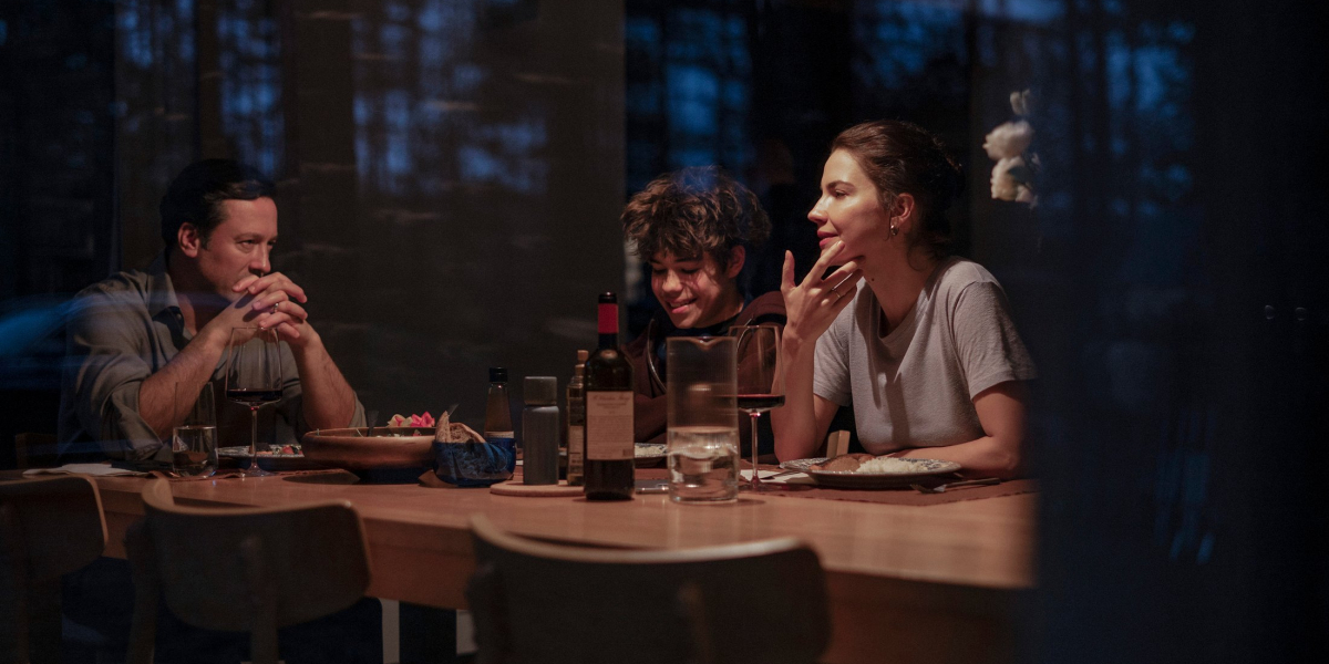 Man en vrouw aan tafel